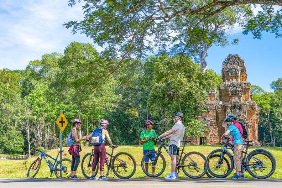 Cycle Angkor Backroad Bike Tour / E-Bike or Tuk Tuk - Angkor Wat in the quieter late afternoon
