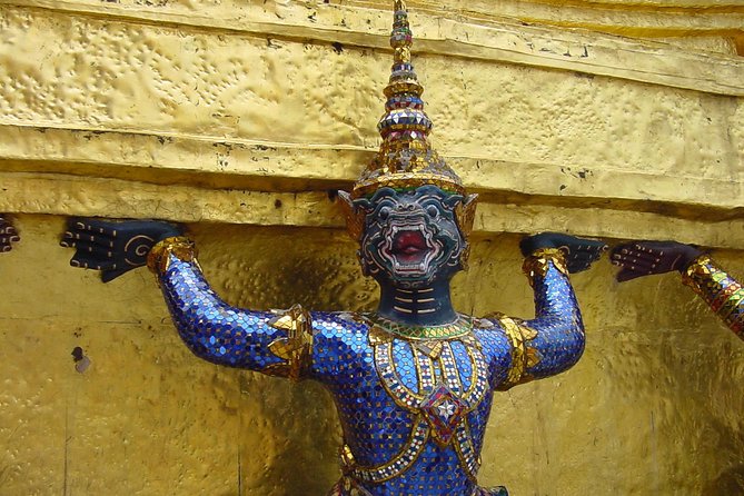 Damnern Saduak Floating Market, Grand Palace and Wat Phra Keo Tour from Bangkok - Entering the Grand Palace