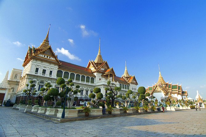 Damnern Saduak Floating Market, Grand Palace and Wat Phra Keo Tour from Bangkok - Wat Phra Keo and the Emerald Buddha