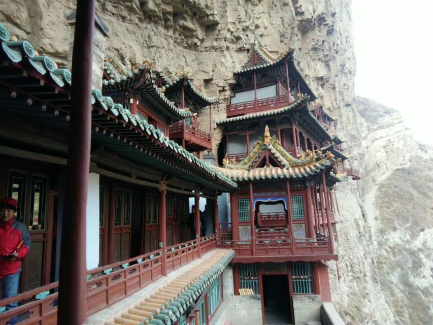 Datong: Temples and Grottoes day tour with tickets options - Lunch between the cliff and the caves
