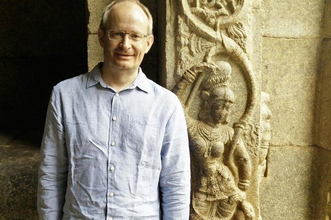 Day trip from Bangalore to Lepakshi for Temple architecture & paintings - What the guide adds to the experience