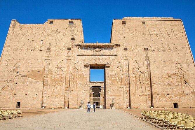 Day trip Kom Ombo and Edfu Temples from Aswan to Luxor - Kom Ombo: two gods, one perfectly divided temple