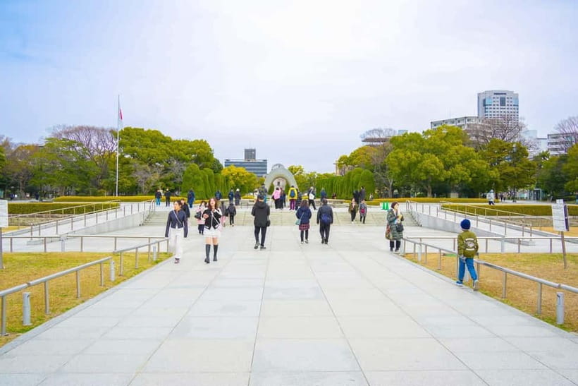 Day Trip to Hiroshima & Miyajima with Itsukushima Shrine - Guides, language, and the feel of the group