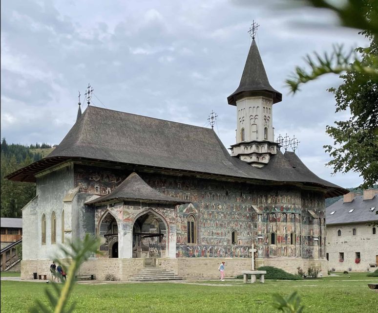 Day trip to the UNESCO Painted Monasteries from Iasi - What the guide adds to the day