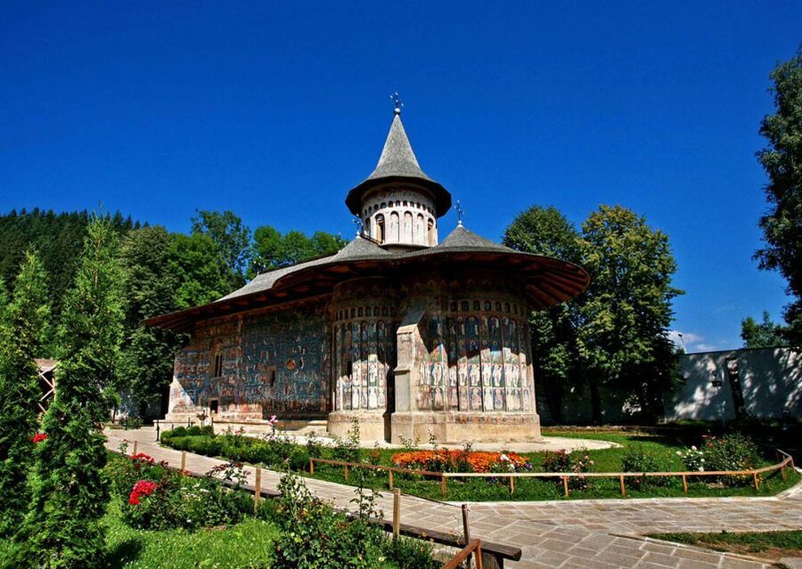 Day trip to the UNESCO Painted Monasteries from Iasi - Voronet Monastery and the famous blue