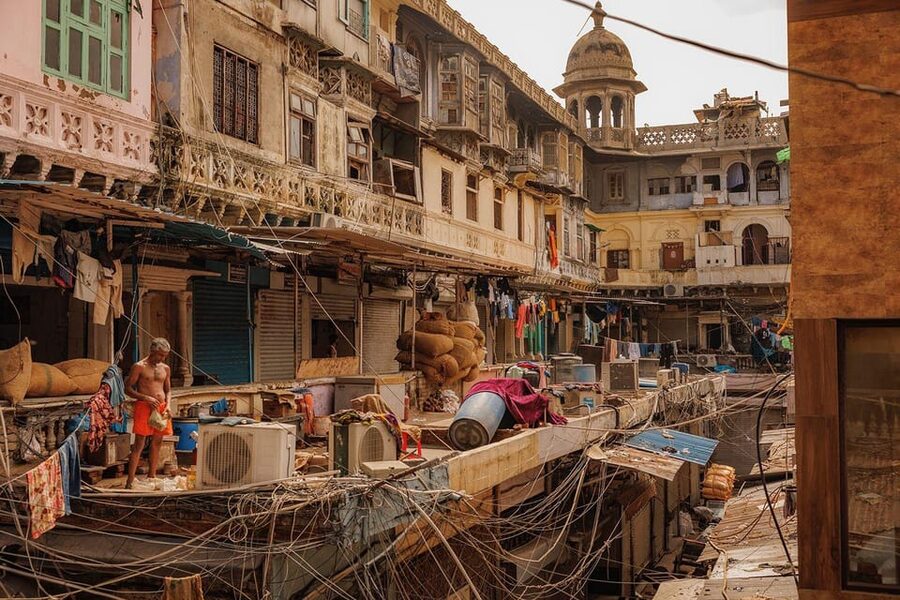 Delhi: Old Delhi's Street Food, Temples & Spice Market Tour - The Jain temple and a lesson in local faith