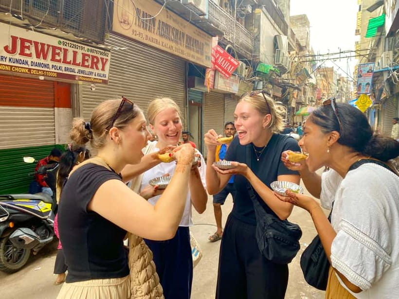 Delhi: Old Delhi's Street Food, Temples & Spice Market Tour - Meeting JD at Lal Quila Metro Station