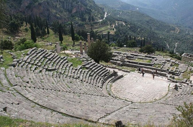 Delphi private tour: Navel of Earth, Apollo Temple, Oracle - A coffee stop in Arachova
