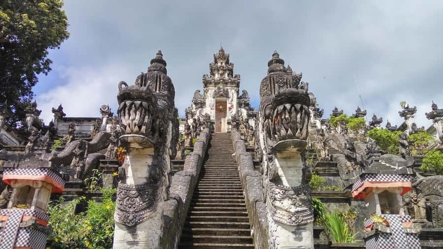 East Bali: Lempuyang Temple, Tirta Gangga, and Taman Ujung - Tirta Gangga and the Famous Stepping Stones