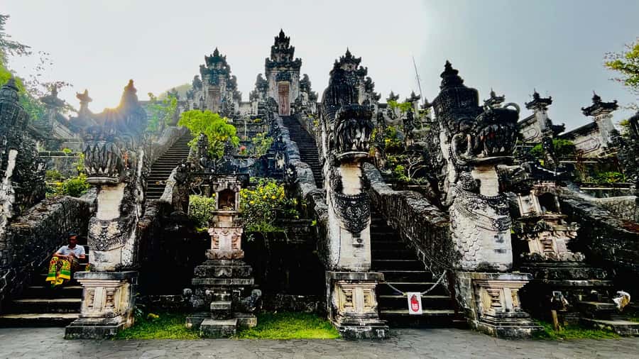 East Bali: Lempuyang temple, Tirta Gangga, Taman Ujung - Tirta Gangga and its koi-filled pools