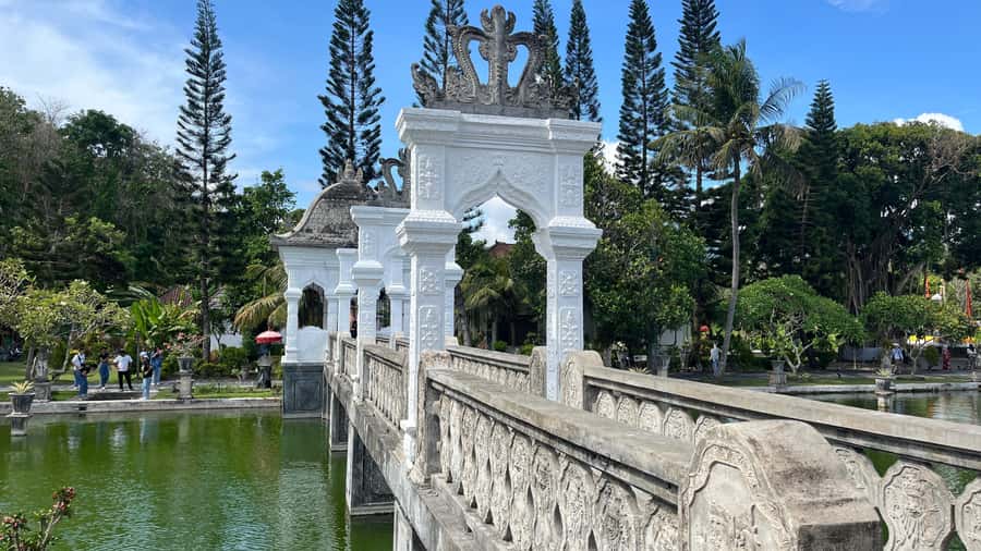 East Bali: Lempuyang temple, Tirta Gangga, Taman Ujung - Lempuyang Temple and the famous photo queue