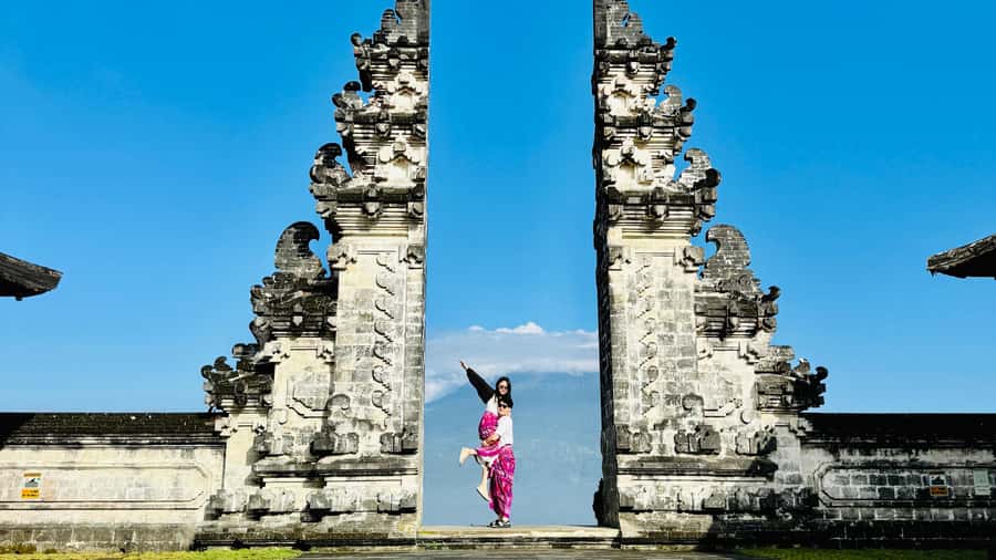 East Bali: Lempuyang temple, Tirta Gangga, Taman Ujung - Pickup areas and the long road east