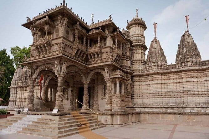 Easy Private Tour at Sun Temple and Rani Ki Vav by Car - What the private car adds to the day