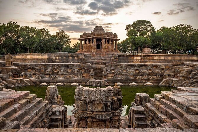 Easy Private Tour at Sun Temple and Rani Ki Vav by Car - Who should book this experience