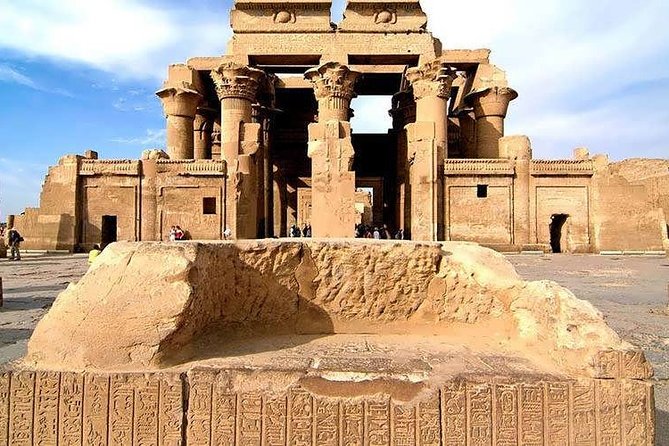Edfu & Kom Ombo temples from Aswan or Luxor - Lunch between the temples, with the bill kept separate