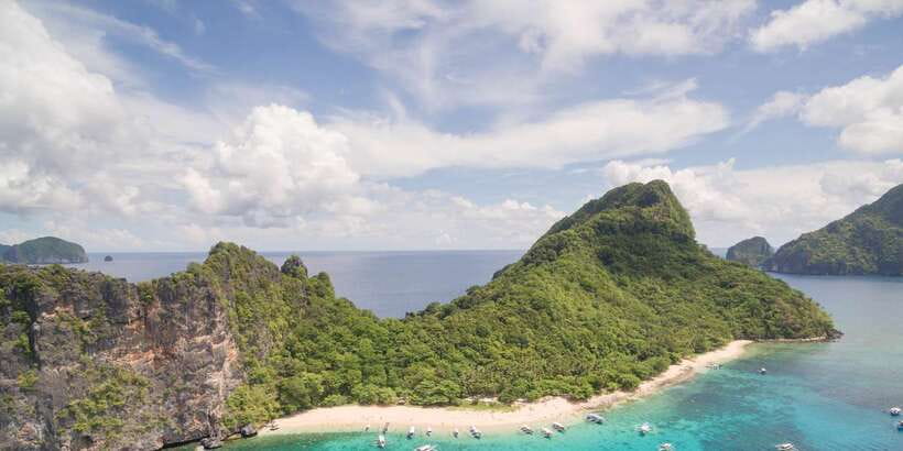 El Nido Island Hopping Tour C: Hidden Beaches & Shrine - Hidden Beach, where the rocks make the entrance