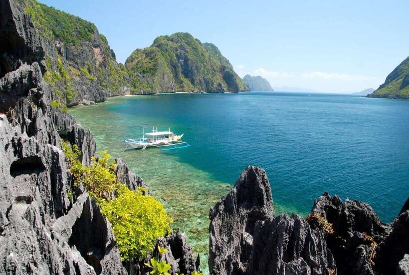 El Nido Island Hopping Tour C: Hidden Beaches & Shrine - Lunch on the island