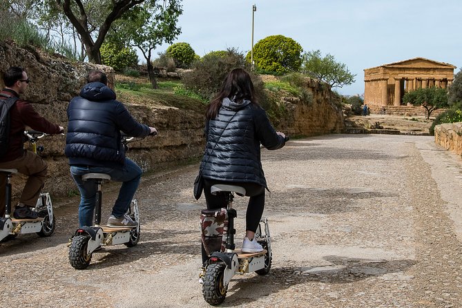 Electric scooter tour inside the Valley of the Temples Agrigento - Crowds and pedestrian traffic