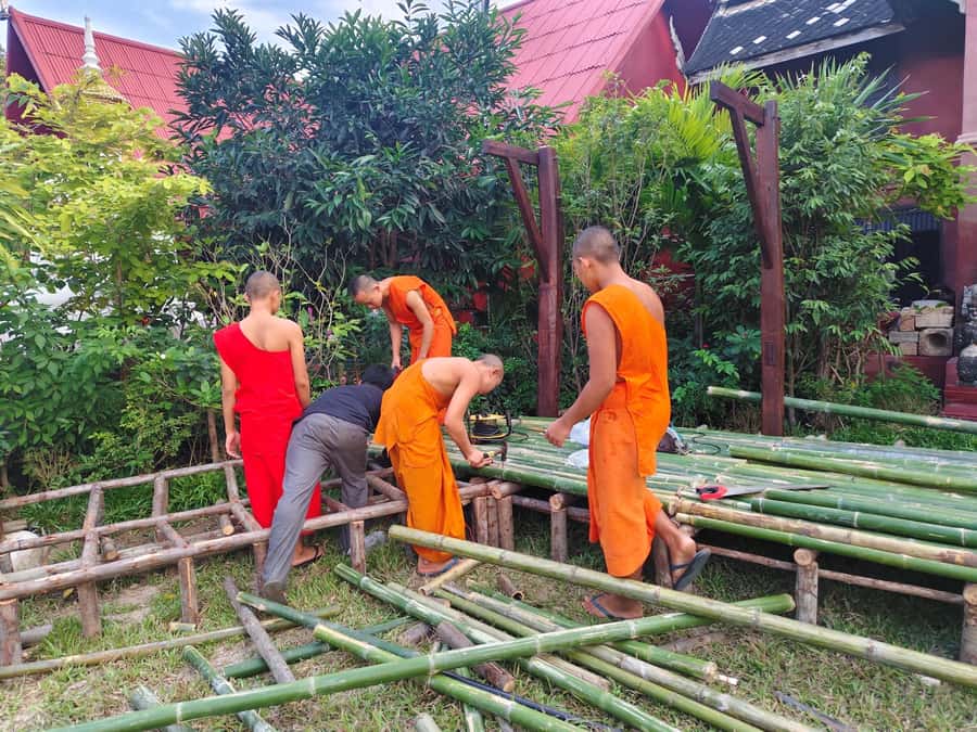 Ex-monk city & temples walking tour: (3.5 hours / 1.7 km.) - Wat Chedi Luang and the pyramid-shaped pagoda