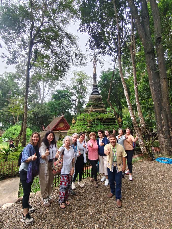 Ex-monk city & temples walking tour: (3.5 hours / 1.7 km.) - Returning to the Three Kings Monument