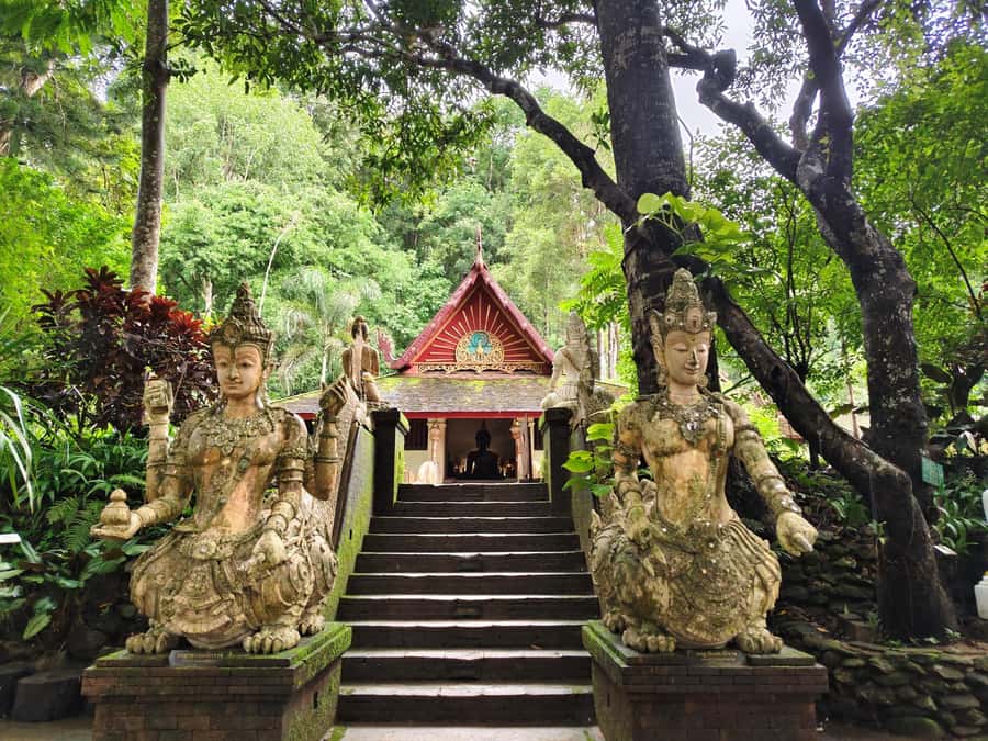Ex-monk city & temples walking tour: (3.5 hours / 1.7 km.) - Walking conditions, clothing, and practical details
