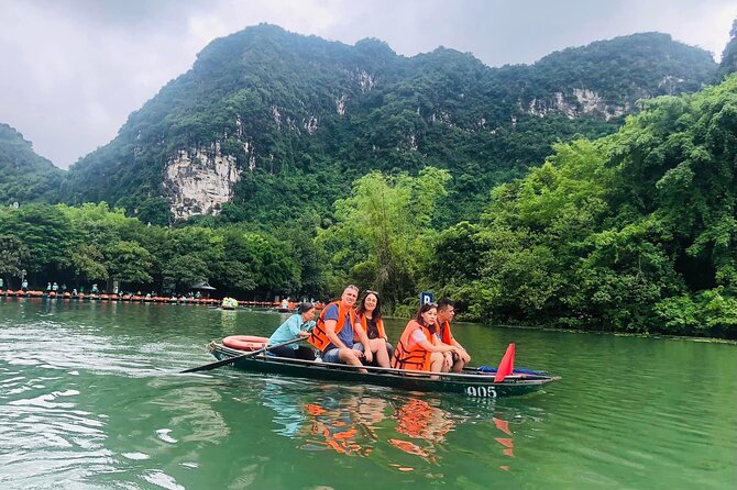 Exploring Bai Dinh Pagoda -Trang An -Mua Cave with Buffet Lunch 1 Day From Hanoi - Why this Ninh Binh day trip works from Hanoi