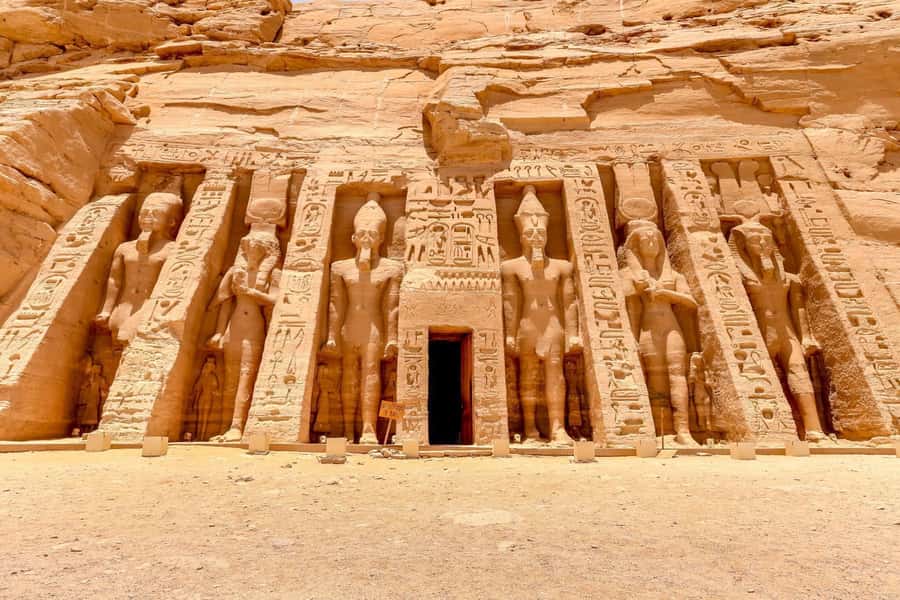 From Aswan: Abu Simbel Ramses and Nefertari Temples Day Trip - Four statues and the temple of Ramses II