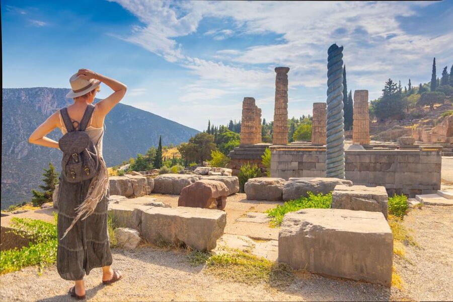 From Athens: Temple of Apollo and Oracle Delphi Day Trip - Arachova and the return to Athens