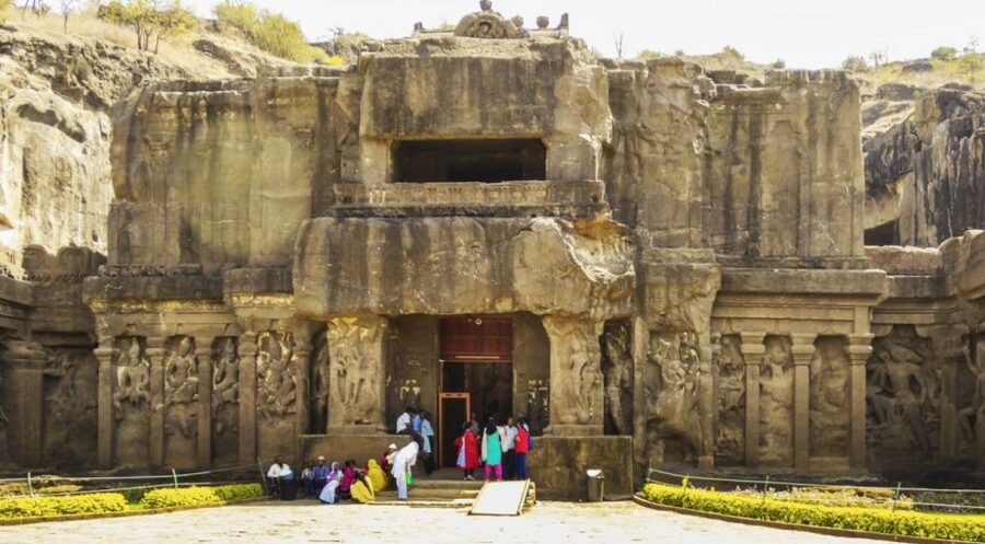 From Aurangabad: Ajanta & Ellora Day Tour with All Inclusion - The road to Ellora and the value of a private car