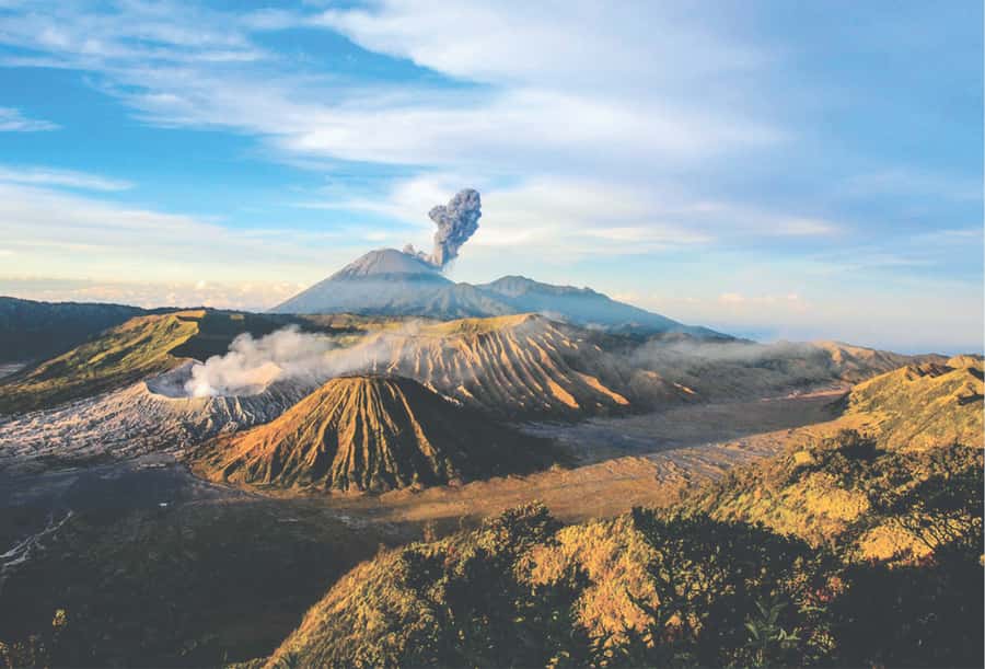 From Bali: Bromo, Ijen, Borobudur, and Yogyakarta 4-Day Tour - Ijen Crater and the blue flames