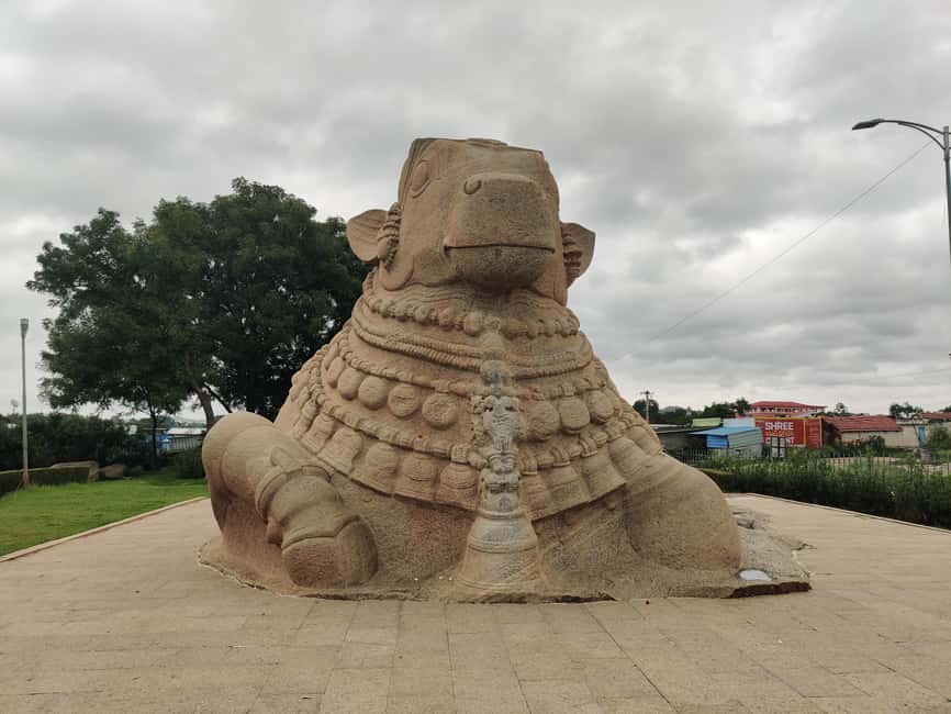 From Bangalore: Lepakshi Temple and Adiyogi Statue Day Trip - The Hanging Pillar and Lepakshi’s stonework
