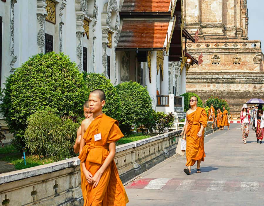 From Bangkok: Private Guided Tour of Ayutthaya’s 6 Temples - Wat Mahathat delivers Ayutthaya’s famous image