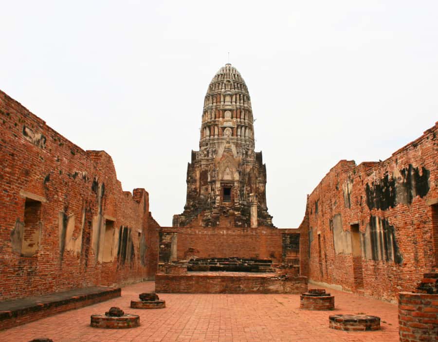 From Bangkok: Private Guided Tour of Ayutthaya’s 6 Temples - Wat Lokaya Sutharam offers a quieter pause