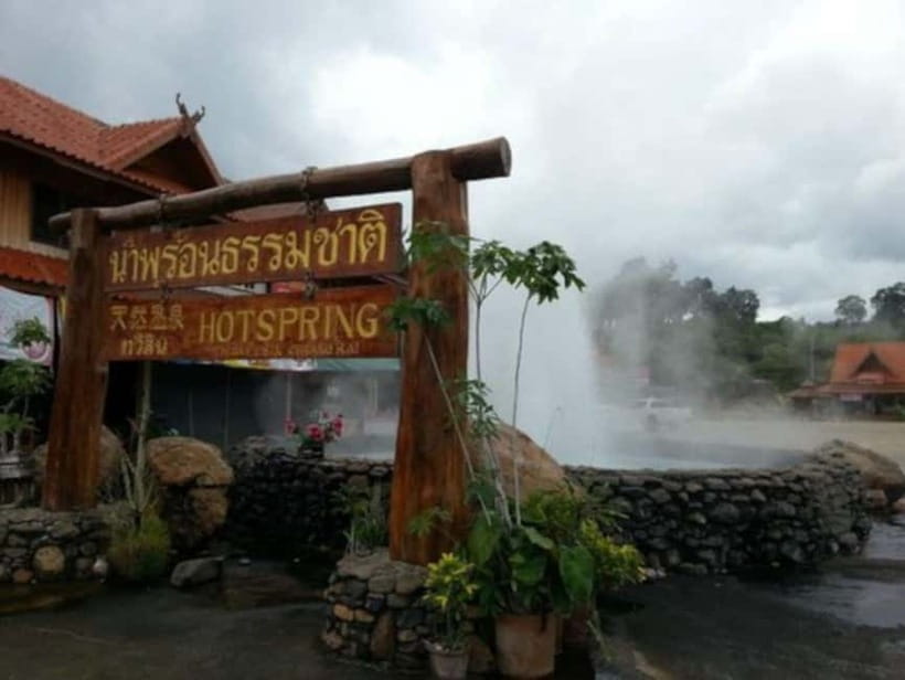 From Chiang Mai : 3 Temples & Golden Triangle with Lunch - Lunch and the practical side of a group tour