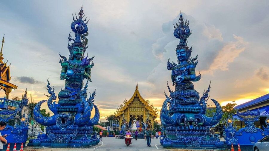 From Chiang Mai: Chiang Rai's Temples Exploration Day Trip - The Red Temple and possible extra stops