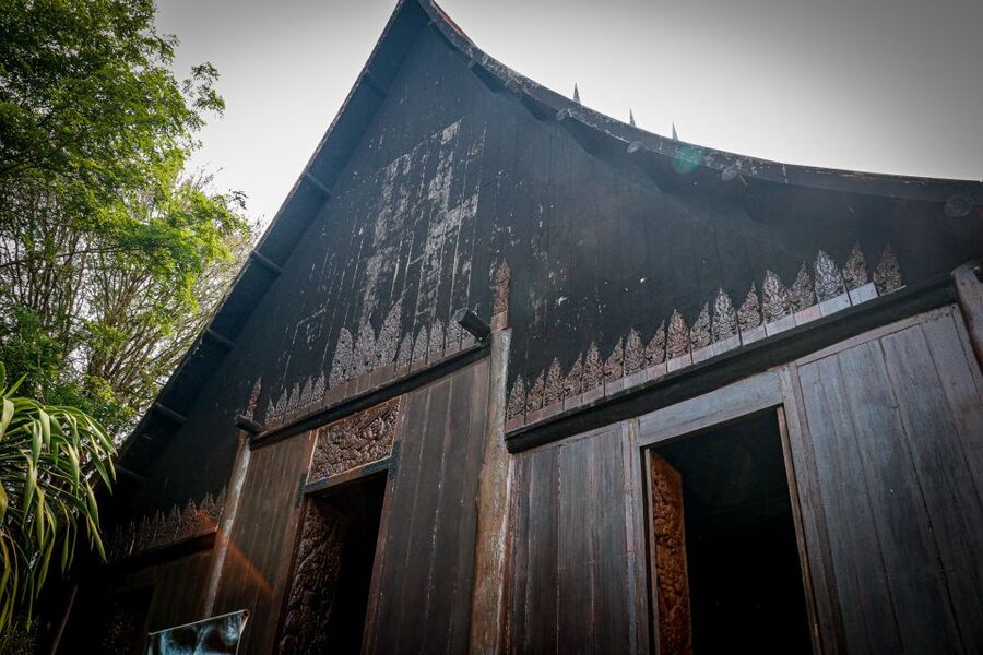 From Chiang Rai: Famous Temples and Golden Triangle Day Tour - Transport, timing, and group size