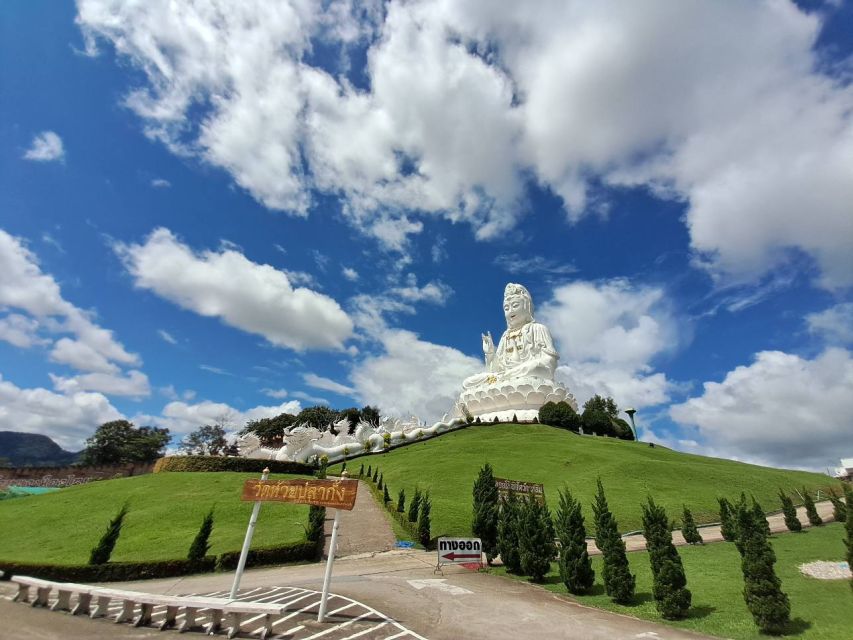 From Chiang Rai: Famous Temples and Golden Triangle Day Tour - Golden Triangle and the Hall of Opium