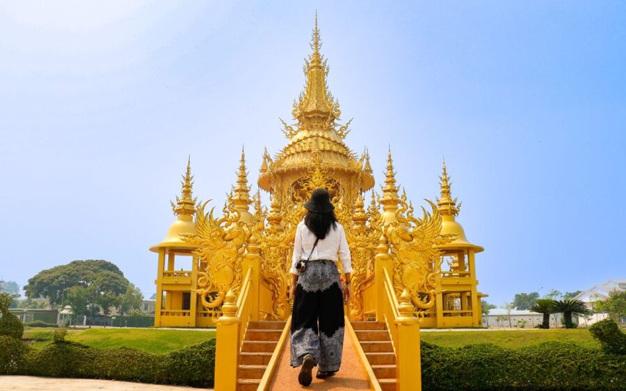 From Chiang Rai: Famous Temples and Golden Triangle Day Tour - Border areas, tea, and optional village stops