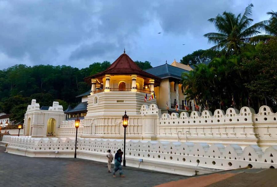 From Colombo: Kandy Temple of Tooth & Elephant Orphanage - Colombo to Kandy: A Long but Useful Day