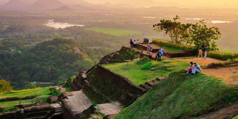 From Colombo: Sigiriya and Dambulla Day Trip with Safari - Guides Make the Long Drive Easier