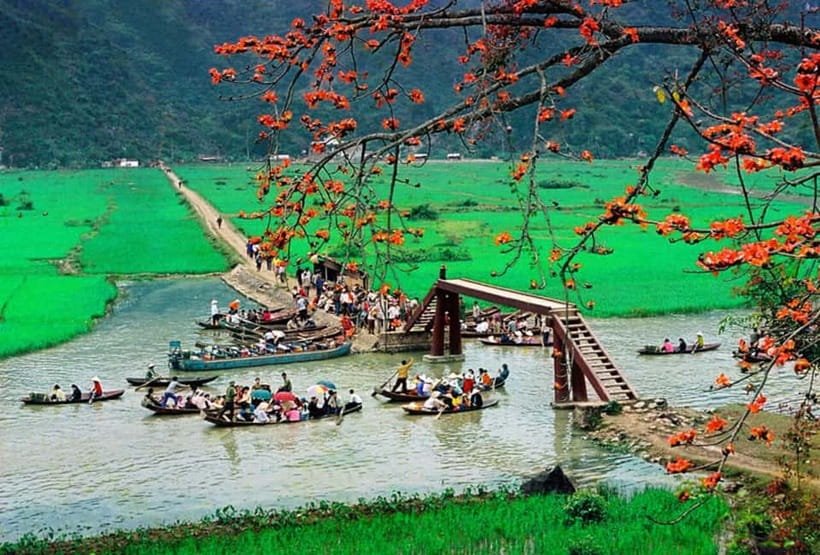 From Ha Noi: Perfume Pagoda & Quang Phu Cau Incense Village - Vietnamese lunch after the temple visit