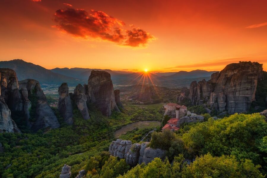From Halkidiki: Meteora & Monasteries Day Trip with Transfer - The early departure and the road through Thessaly