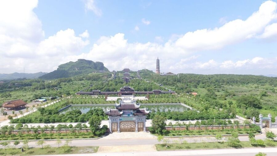 From Hanoi: Trang An & Bai Dinh Pagoda Full-Day Private Tour - Trang An by shared rowing boat