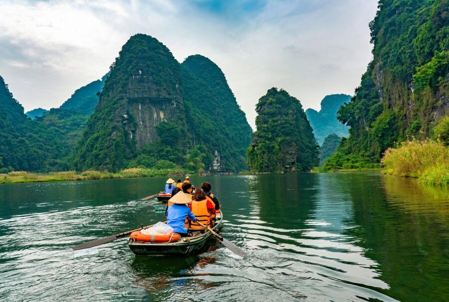 From Hanoi: Trang An Eco-tourism & Bai Dinh pagoda full day - Lunch and the practical side of the meal