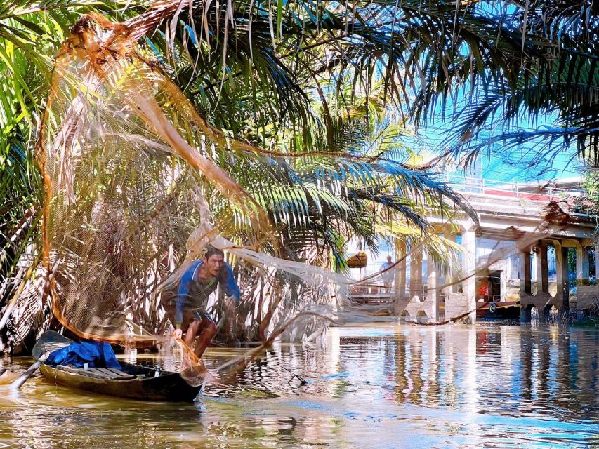 From Ho Chi Minh: Explore Mekong Delta & Vinh Trang Pagoda - An eight-dish lunch with mixed appeal