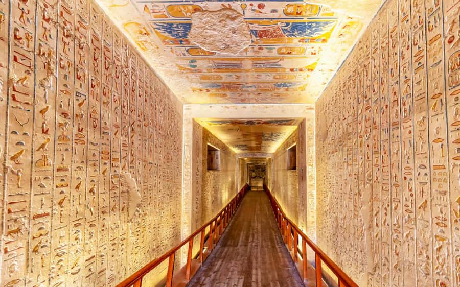 From Hurghada: Luxor Private Day Trip with Temple Tickets - Luxor Temple as the day’s final monument