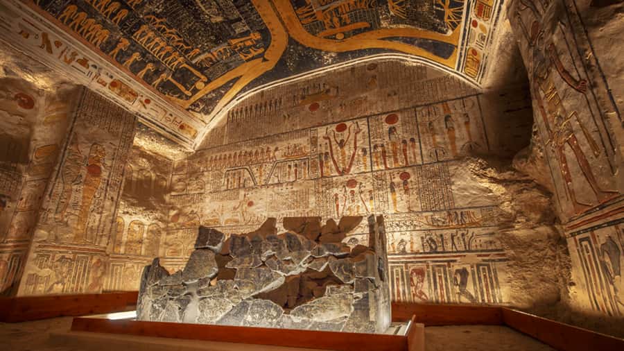 From Hurghada: Luxor Private Day Trip with Temple Tickets - Shopping, bazaars, and the extra sales stop