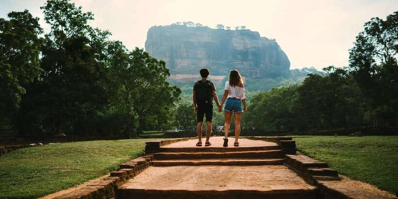 From Kandy: Sigiriya and Dambulla Day Trip - The craft stop after Sigiriya