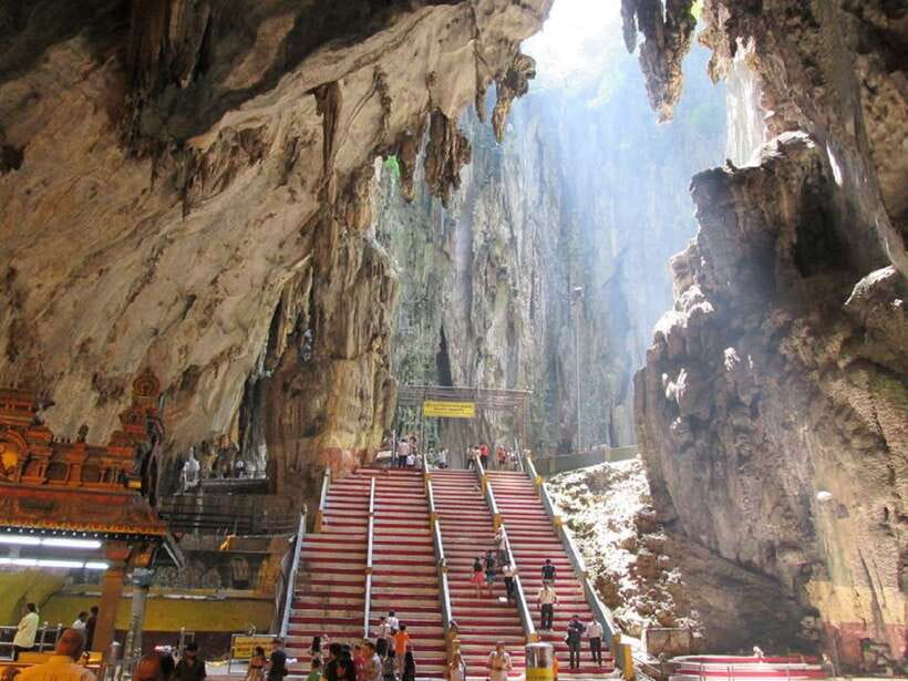 From Kuala Lumpur: Batu Caves Cultural Temple Tour - The National Mosque and Malaysia’s modern identity