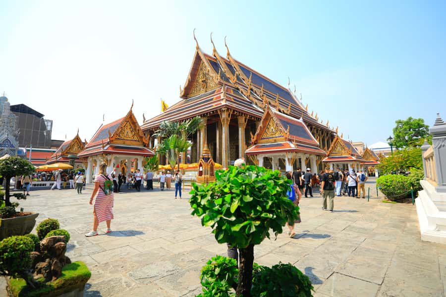 From Pattaya: Bangkok Temples Full-Day Tour - Lunch at a local restaurant